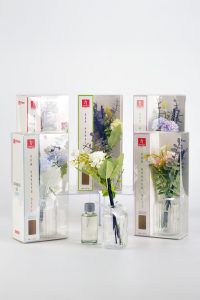 CAM SISEDE ÇIÇEKLI ODA KOKUSU