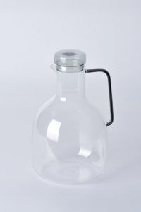 RENKLI CAM KAPAKLI SÜRAHI 1,8 LT * FÜME